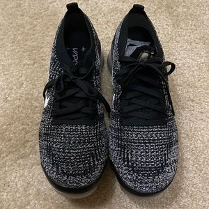 Nike Air Vapormax Flyknit 3 Sneakers Size 11 Color Black White
